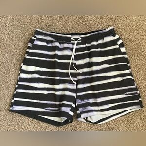 Lululemon Mens Pool Shorts Trunks Size XL  Lined 7” Striped Black White